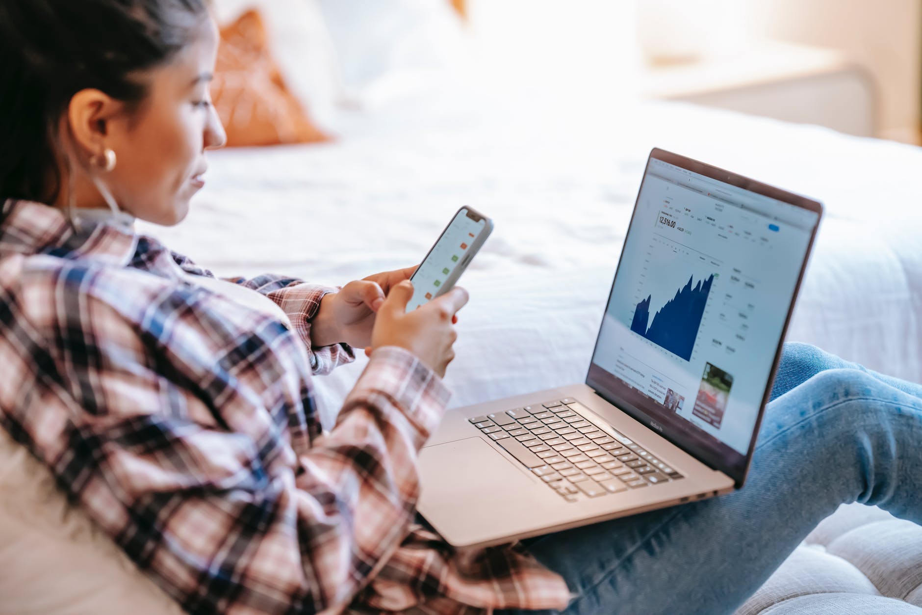 5 Top Differences Between Multi-Currency Vs DCC